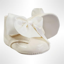 Load image into Gallery viewer, Baypod Large Bow Boot Shoe - Cream