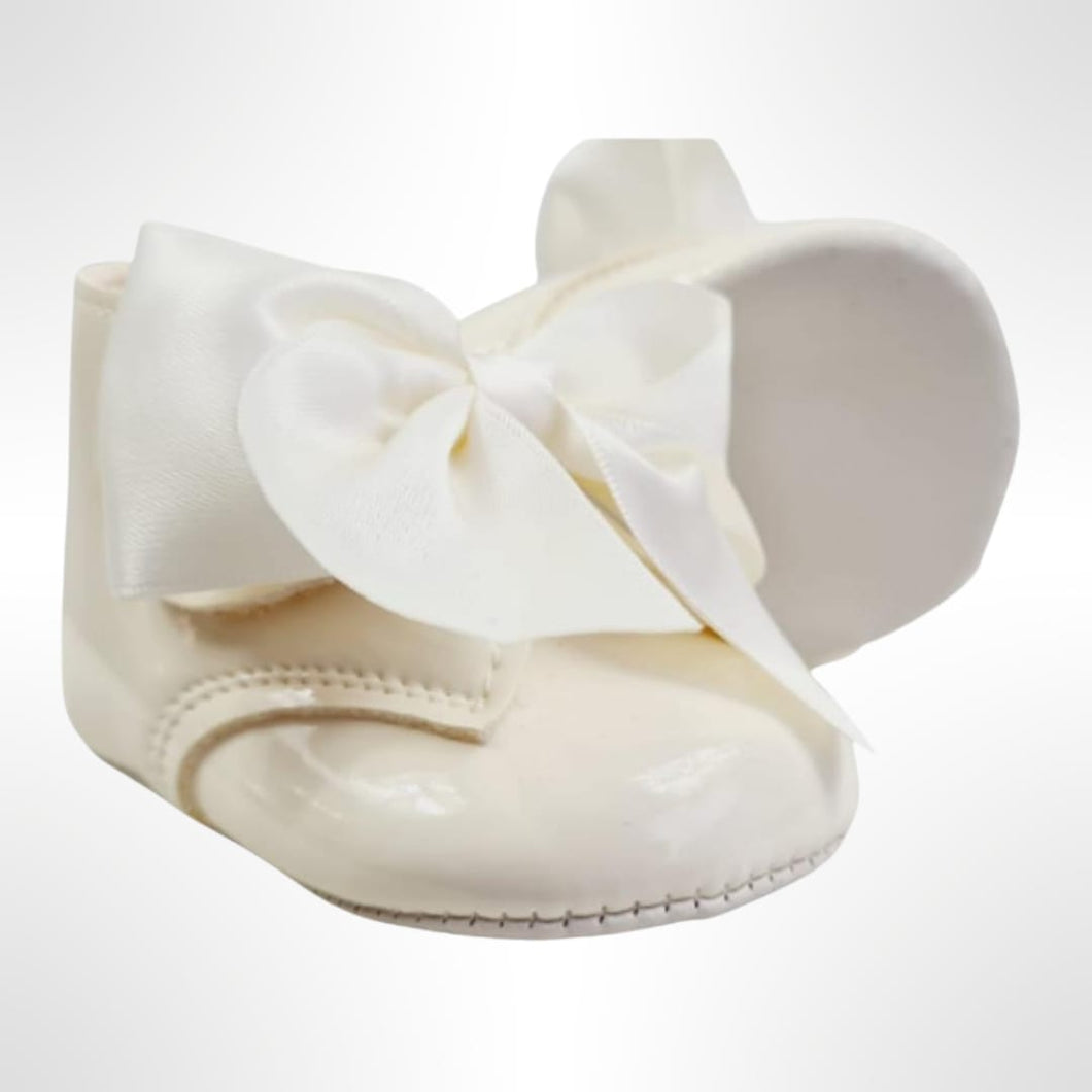 Baypod Large Bow Boot Shoe - Cream